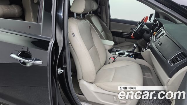 Kia Canival 2019 — photo 16