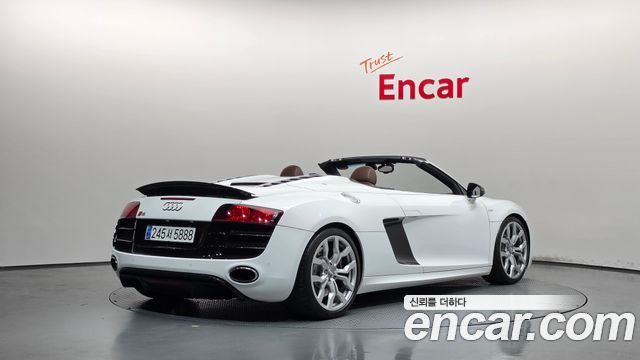 Audi R8 2012 — photo 2