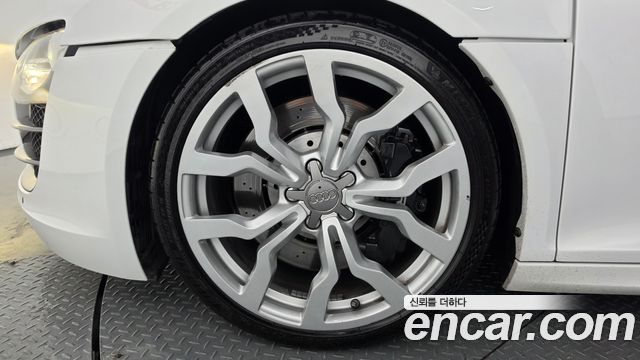 Audi R8 2012 — photo 5