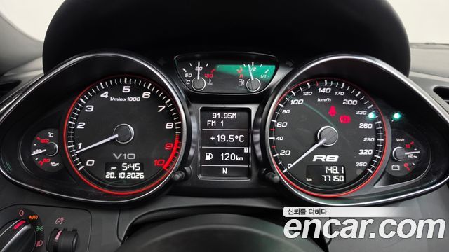 Audi R8 2012 — photo 8