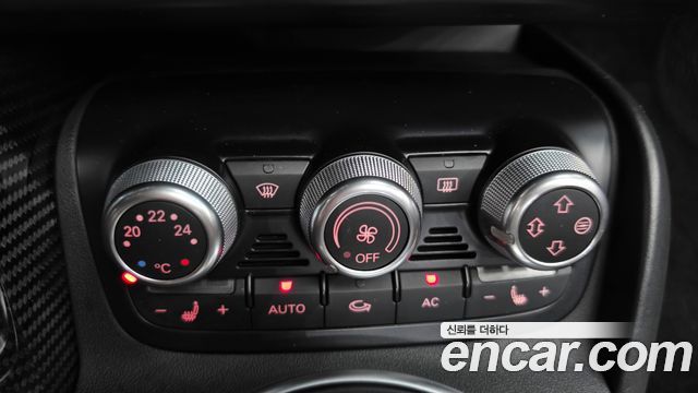 Audi R8 2012 — photo 14
