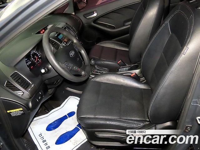 Kia K3 2015 — photo 17