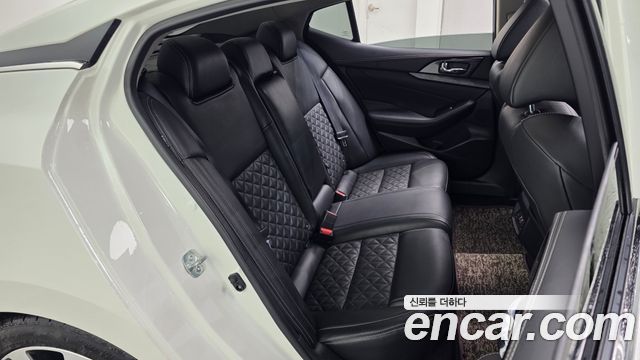 Nissan Maxima 2019 — photo 17
