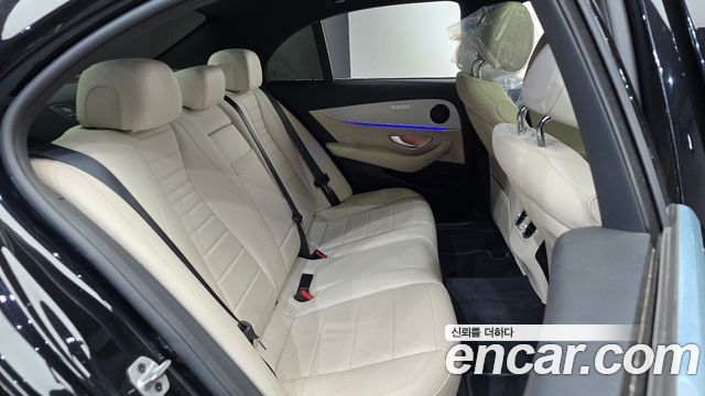Mercedes-Benz E-Class 2021 — photo 17