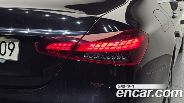 Mercedes-Benz E-Class 2021 — photo 9