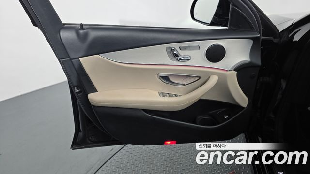 Mercedes-Benz E-Class 2021 — photo 14
