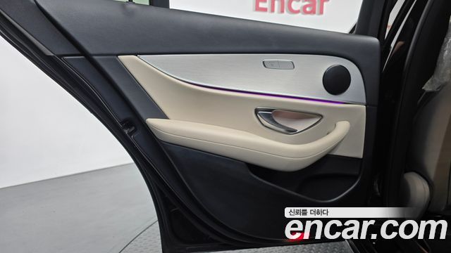 Mercedes-Benz E-Class 2021 — photo 15