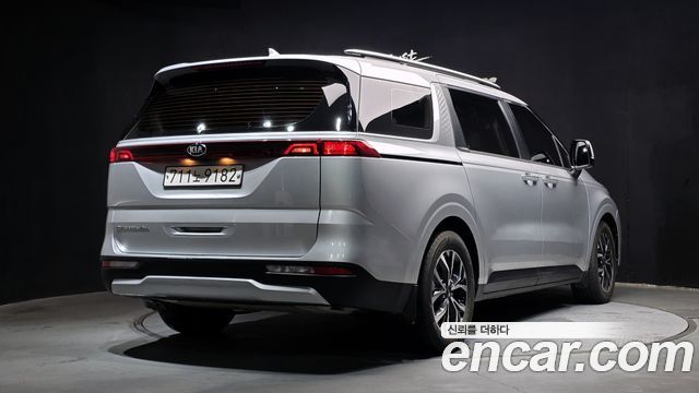 Kia Canival 2021 — photo 2