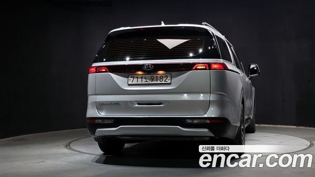 Kia Canival 2021 — photo 4