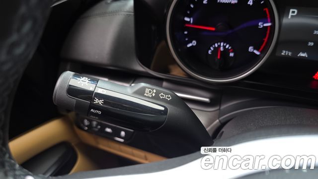 Kia Canival 2021 — photo 17