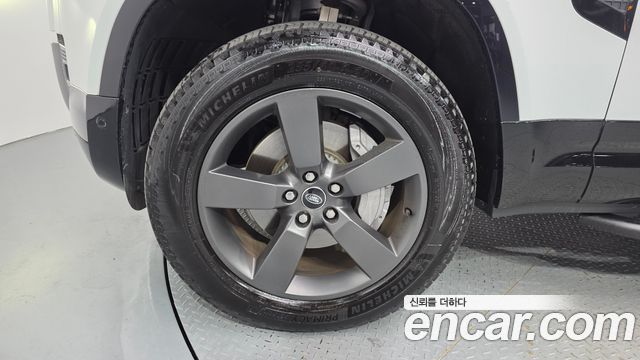 Land Rover Defender 2025 — photo 5