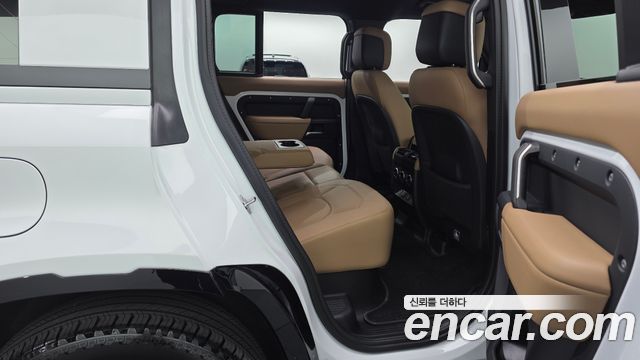 Land Rover Defender 2025 — photo 17
