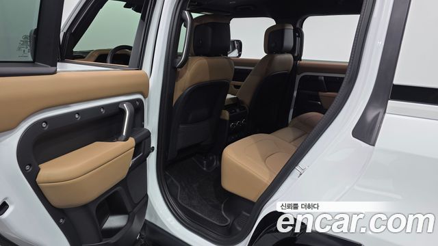 Land Rover Defender 2025 — photo 18