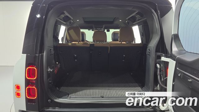 Land Rover Defender 2025 — photo 25