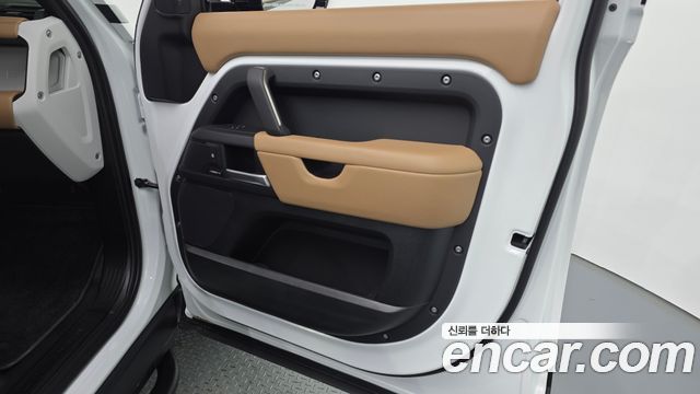 Land Rover Defender 2025 — photo 14