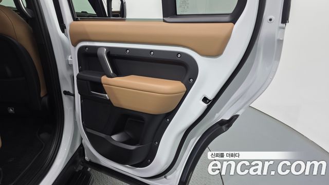 Land Rover Defender 2025 — photo 15