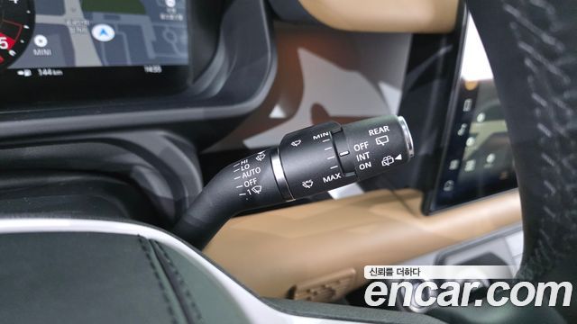 Land Rover Defender 2025 — photo 29