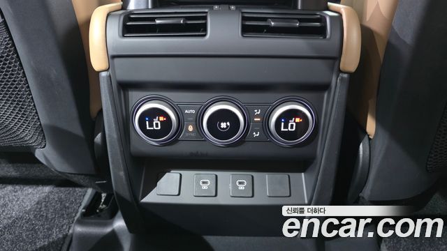 Land Rover Defender 2025 — photo 35
