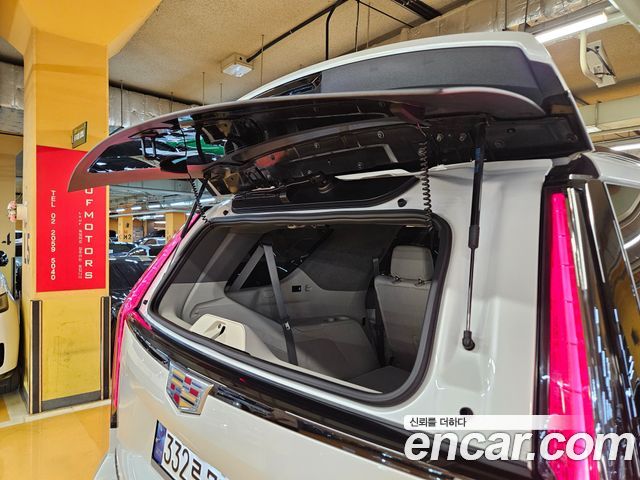Cadillac Escalade 2023 — photo 12