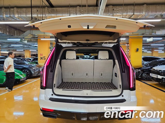 Cadillac Escalade 2023 — photo 13