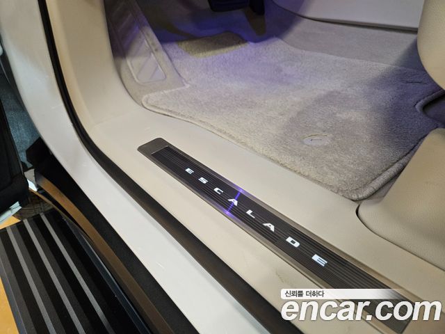 Cadillac Escalade 2023 — photo 18