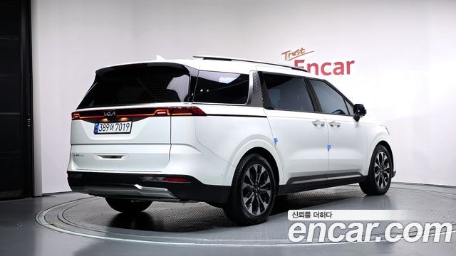 Kia Canival 2023 — photo 2