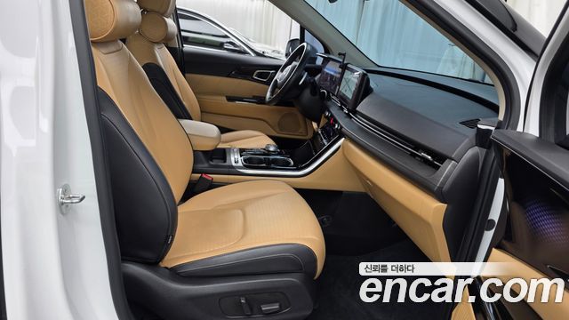 Kia Canival 2023 — photo 11