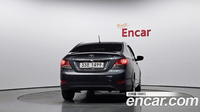 Hyundai Accent 2011 — photo 4