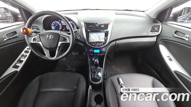 Hyundai Accent 2011 — photo 10