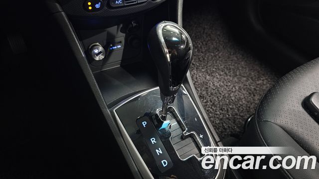 Hyundai Accent 2011 — photo 12