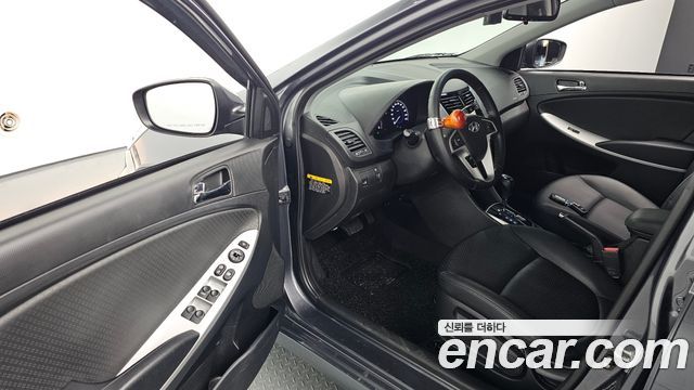 Hyundai Accent 2011 — photo 13