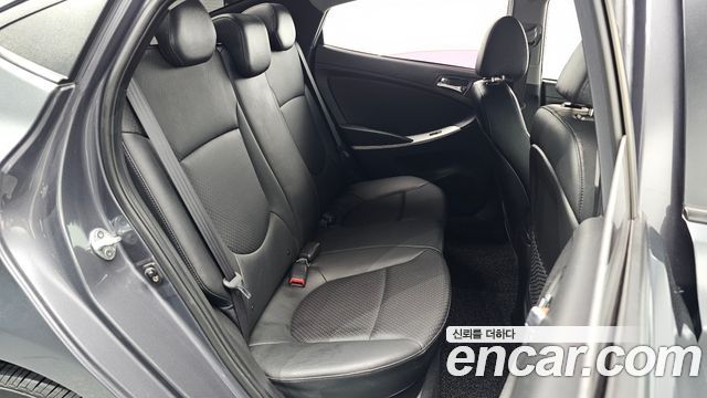 Hyundai Accent 2011 — photo 17