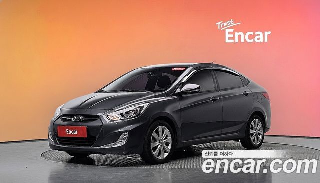 Hyundai Accent 2011 — photo 1