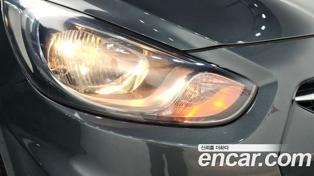 Hyundai Accent 2011 — photo 8