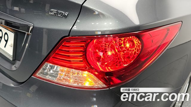 Hyundai Accent 2011 — photo 9