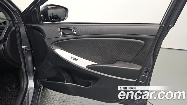 Hyundai Accent 2011 — photo 14