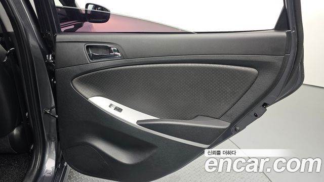 Hyundai Accent 2011 — photo 15