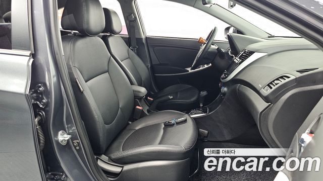 Hyundai Accent 2011 — photo 16