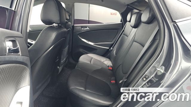Hyundai Accent 2011 — photo 22