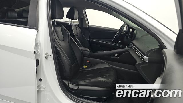 Hyundai AVANTE 2022 — photo 13
