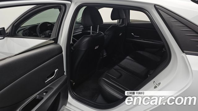 Hyundai AVANTE 2022 — photo 18