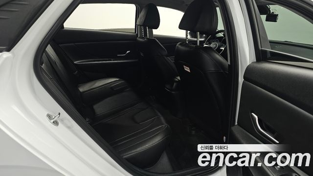 Hyundai AVANTE 2022 — photo 16