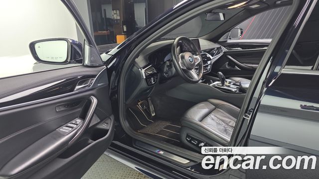 BMW 5-Series 2019 — photo 10