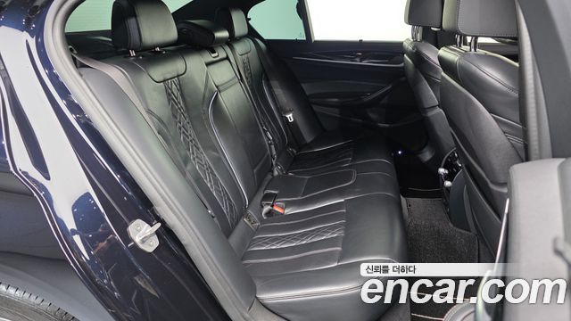 BMW 5-Series 2019 — photo 12