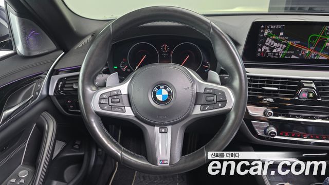 BMW 5-Series 2019 — photo 13