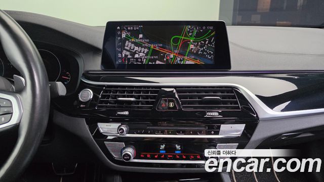 BMW 5-Series 2019 — photo 14