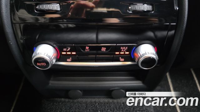 BMW 5-Series 2019 — photo 19
