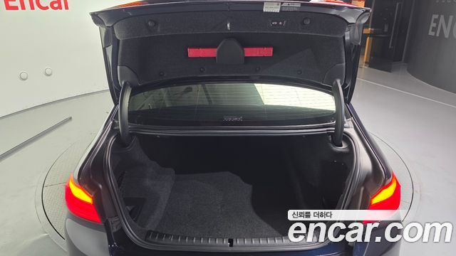 BMW 5-Series 2019 — photo 20