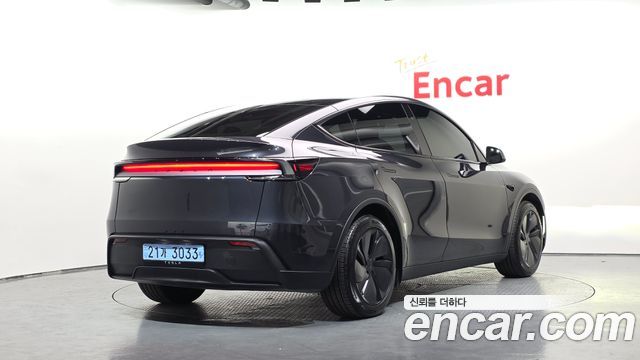 Tesla Model Y 2025 — photo 2