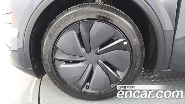 Tesla Model Y 2025 — photo 5